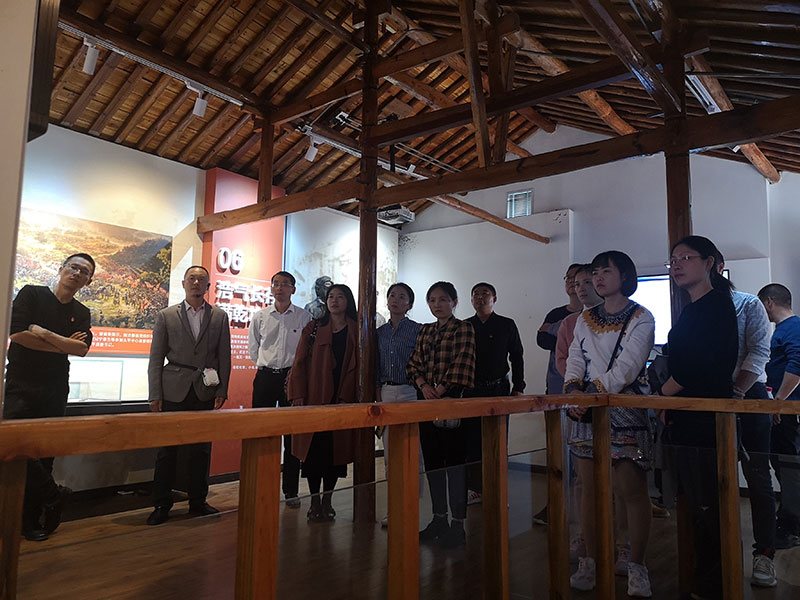 區(qū)城建投黨支部開展革命傳統(tǒng)教育“緬懷先烈、重溫誓詞”主題黨日活動
